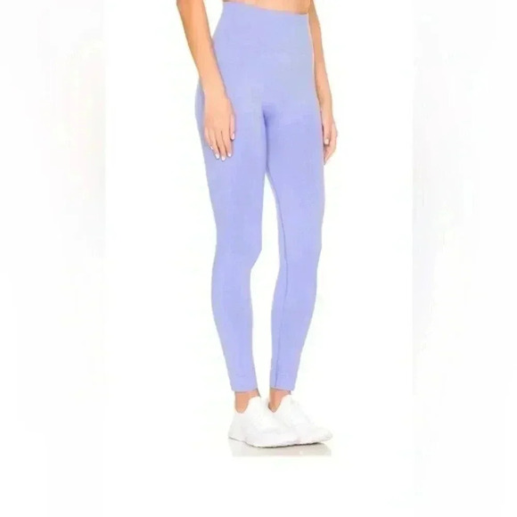 We Wore What - Seamless Leggings in Powder Blue - Picture 2 of 4